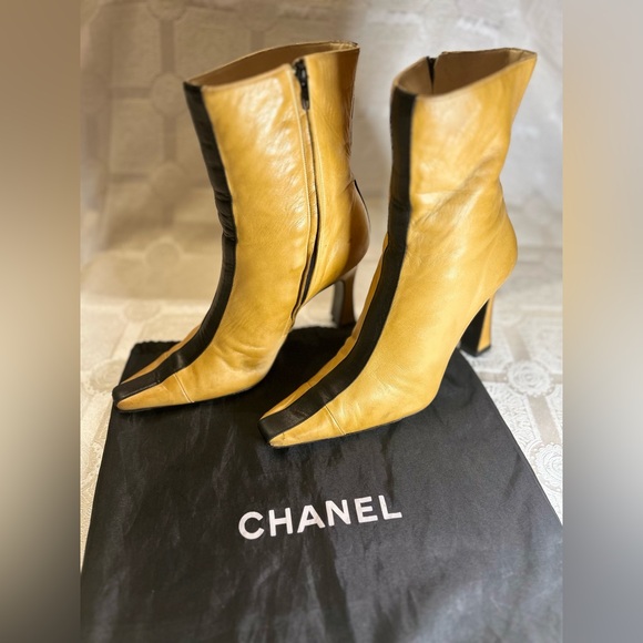 Chanel vintage high heels boots lambskin leather circa 1960 hand made in France - Picture 2 of 14